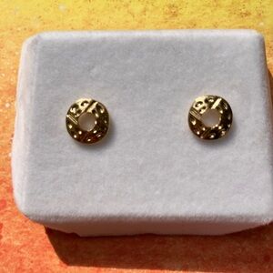 Fashion Jewelry Gold Stud Earrings Intricate Design